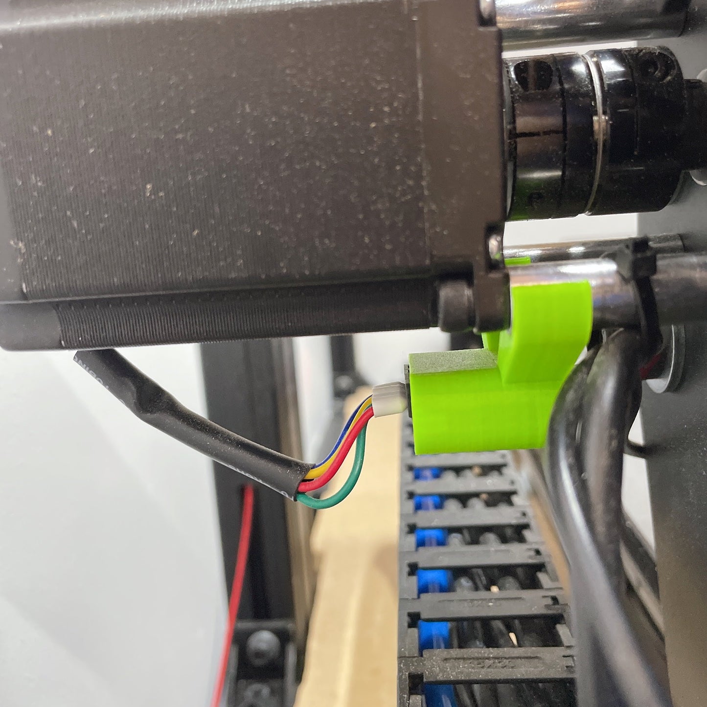MOTOR CONNECTOR STRAIN RELIEF (4PC)